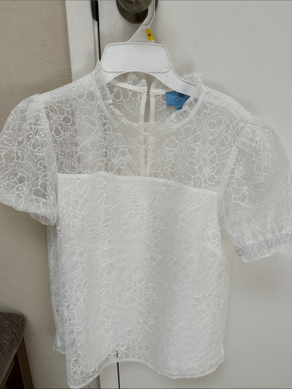 CeCe Women's Short Puff-Sleeve Lace Mock-Neck Blouse - never worn - Picture 3 of 4